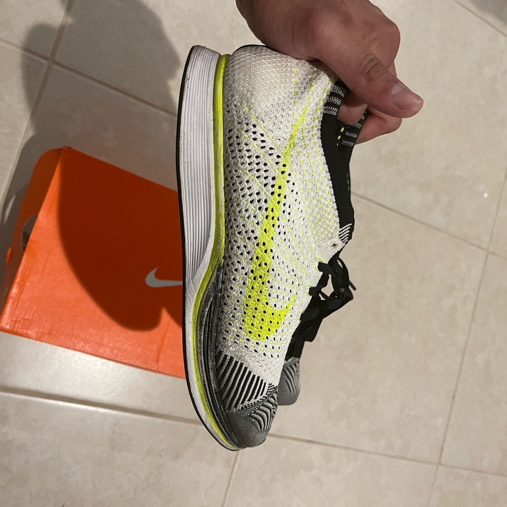 Nike Flyknit Racer - Picture 2 of 6